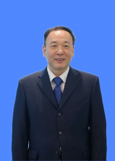 说明:穿着西装笔挺的男子 描述已自动生成